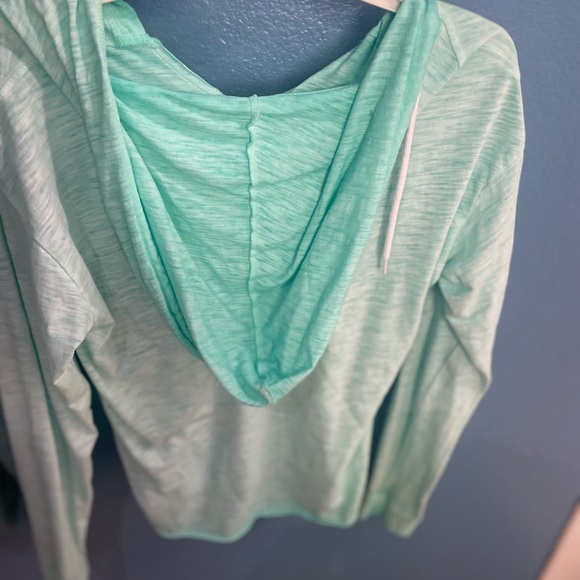 Brand new Catalina island long sleeve shirt with hoodie - Picture 4 of 4